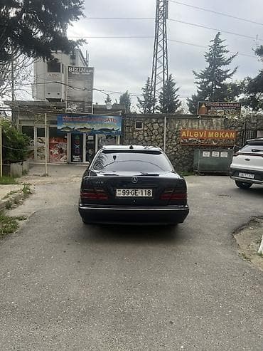 210 mersedes: Mercedes-Benz E 220: 2.2 l | Sedan — 4