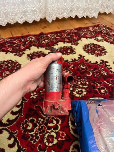 soyuducu avtomobil: Domkrat 4 tonluq — 1