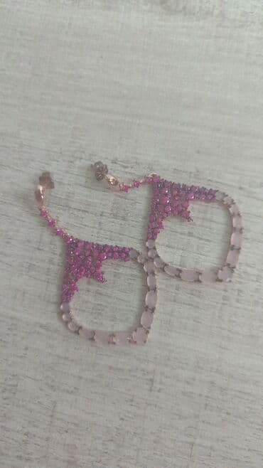 sirqalar qizil: Zərif çəhrayı və fuşya rəngli daşlarla bəzədilmiş bu damcı sırğalar — 1