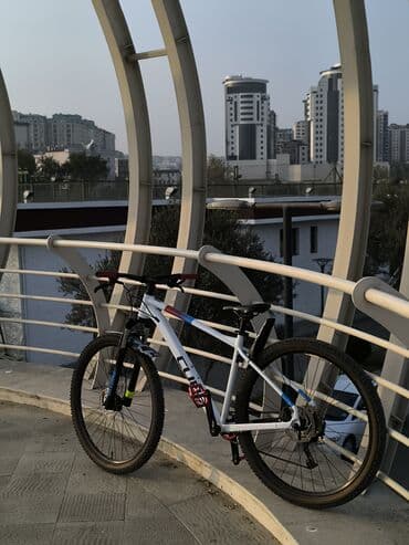 qiz ucun velosiped: Dağ velosipedi Cube, 29", sürətlərin sayı: 9 — 2