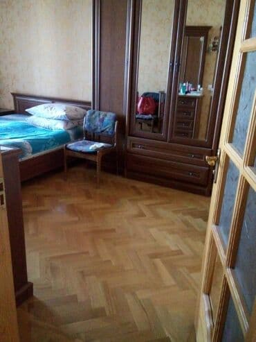 9 ci mikrorayon satilan evler: Bakı, 3 otaqlı, Köhnə tikili, m. Xalqlar Dostluğu, 90 kv. m — 5