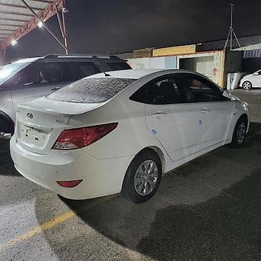 accent stop: Hyundai Accent: 1.4 l | 2015 il Sedan — 3