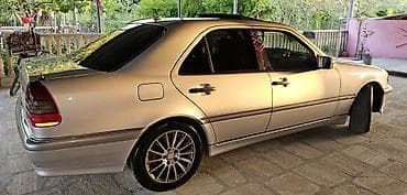 mercedes benz 208 d: Mercedes-Benz C-Class: 2.3 l | 1999 il Sedan — 4