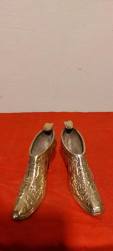 İdman və istirahət: 1970-ci illerin hindistan istehsali kulgabi, materiali; latun, cut — 2