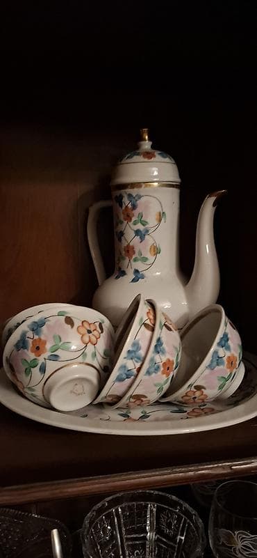 Məhsul 1 boşqab 1 çaynik 6 pillədən ibarətdir. 1970 ci il — 1