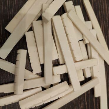 ucuz gitaralar: Gitara üçün xərək Klassik və akustik gitaralara uyundur Material:Sümük — 1