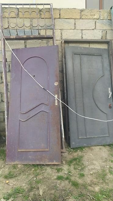 avtoyuma avadanliqlari: Qapilar 60 azn
100 azn
130 azn 
taxta qapi pencere 4edenn150 azn — 3