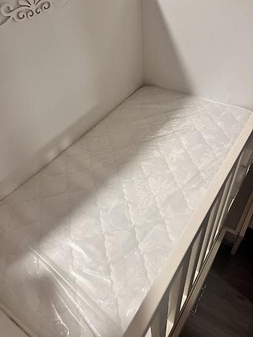 mebel skaflar: Ağ rəngli çoxfunksiyalı beşik-dolab dəsti- açılıb böyük çarpayı olur — 2