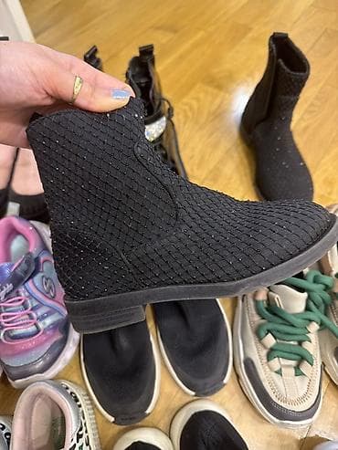 Uşaq ayaqqabıları kolleksiyası – müxtəlif model və ölçülər Məhsul