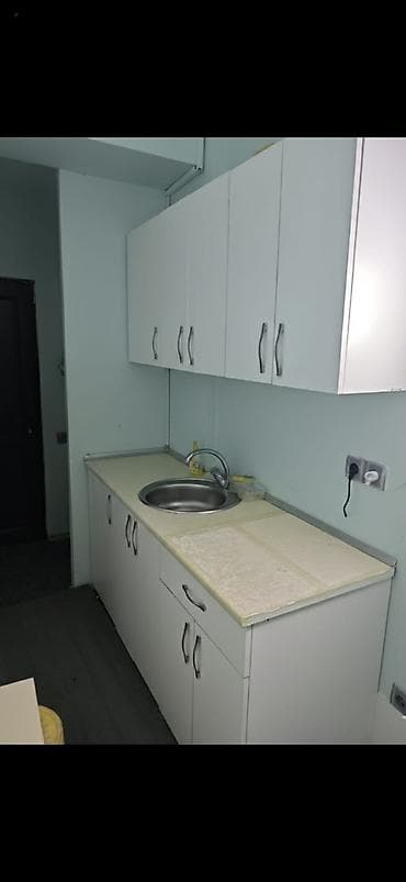 Mətbəx mebeli satılır 200₼. Yaxşı vəziyyətdədir. Üzərində moyka