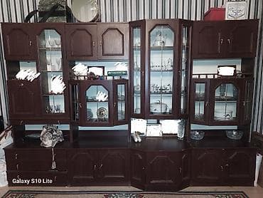 Klassik üslubda iri qonaq otağı divar dolabı - Material: tünd ağac