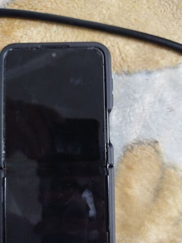 Çəngəllər: Samsung Galaxy Z Flip 5, 256 GB, rəng - Qara, Qırıq — 4