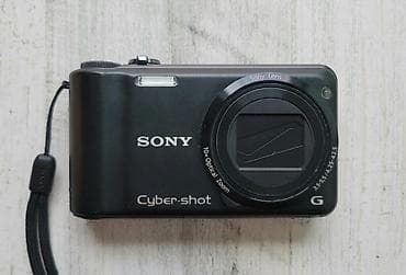 Sony fotoaparat. adapteri batareyası var. karti yoxdu deye ucuz