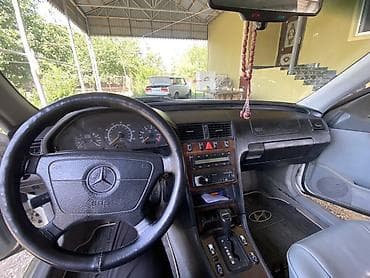 mercedes benz panorama: Mercedes-Benz C-Class: 2.2 l | 1996 il Sedan — 2