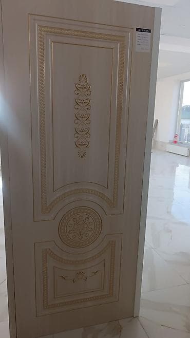 yeni il qapi bezekleri: Klassik dizaynlı daxili qapılar – dekorativ oyma və şüşə insertli — 6