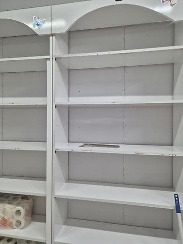 Mağaza üçün vitrin və rəf avadanlıqları komplekti. Komplektə — 9