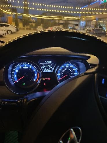 hyundai accent 2018 1.6: Hyundai Elantra sedan - Kuzov: dərin mavi rəng, idman üslublu ön və — 3