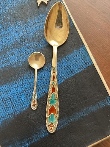 şaxta baba sekilleri: Altı ədəd gümüş çay qaşığı. Qaşıqların dəstələri üzərində yaşıl və — 2