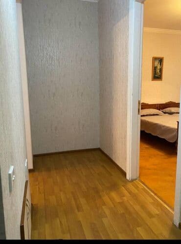 bakı gunluk evler: Nərimanov rayonu,Nərimanov metrosunun çıxışındakı5 mərtəbəli binada — 8