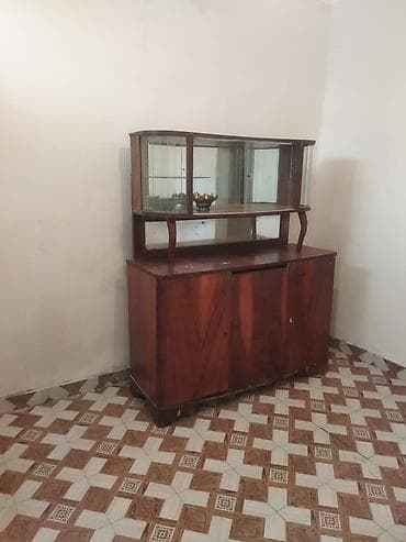 binə evlər: Ev – küçəyə çıxışı olan, tək mərtəbəli kiçik tikili. Xüsusiyyətlər: - — 6