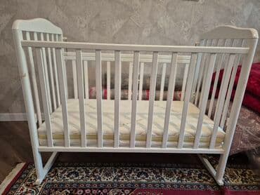 işlənmiş uşaq beşikləri: Oğlan və qız üçün, İşlənmiş, Beşik, Matras ilə — 3
