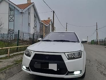 Aksesuarlar və tüninq: Ağ rəngli sedan avtomobil Xüsusiyyətlər: - Kuzov: 4 qapılı sedan, ağ — 8