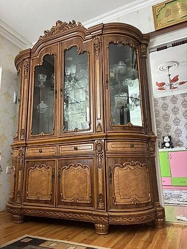 ucuz servantlar: Klassik üslubda vitrin-bufet - Material: təbii ağac (şpon işləməli) — 2
