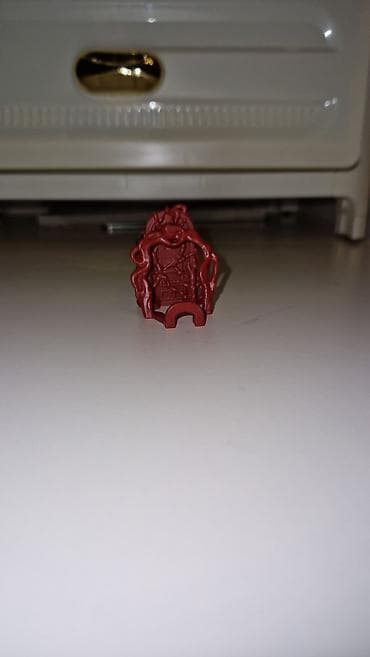 Funko Mini – qırmızı temalı kolleksiya fiquru və arxa fon aksesuarı -