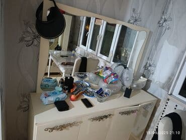 купить трюмо с зеркалом: С зеркалом — 1