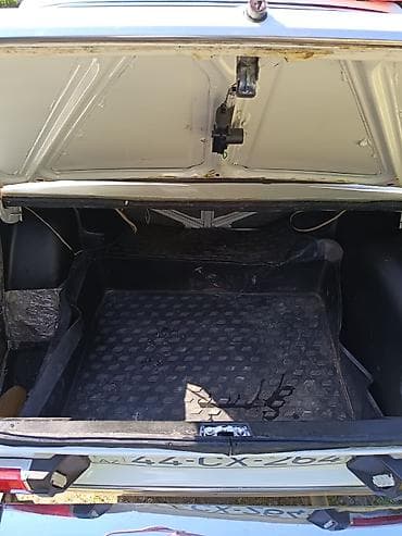 ikinci el traktorlar: VAZ 2106, ağ rəng, sedan gövdə tipli klassik model. Xarici: - Ağ — 5
