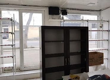 аренда бутиков: İcarəyə verilir – vitrinli obyekt/iş yeri Xüsusiyyətlər: - Geniş ön — 1