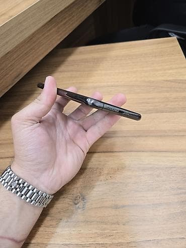 iphone 11 pro satilir: IPhone 11 Pro Max, Space Gray, Face ID — 3