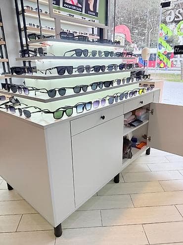 saat edifice: Eynək vitrini saat vitrini güzgülü led işiğli əlavə 4 çəkməcə və 4 alt — 2