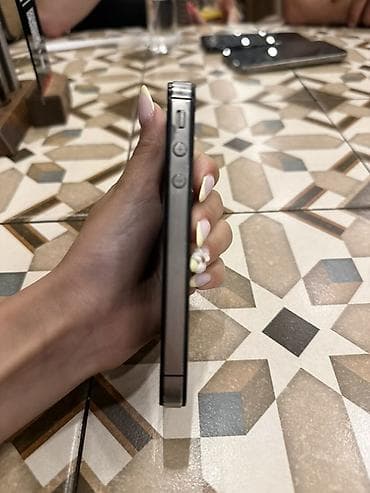 phone 4s: IPhone 4S, Qara — 5