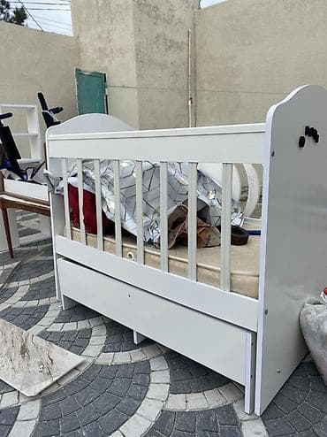 siyirmeli: Oğlan və qız üçün, Dördbucaq, Beşik, Dəstsiz, Matras ilə, Yellənmə mexanizmsiz — 1