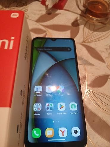 iphone 5 korpus: USB-C girişli qara korpuslu smartfon - USB‑C şarj/senkronizasiya — 4