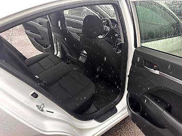 mersedes c 220: Hyundai Elantra: 2 l | 2019 il Sedan — 9