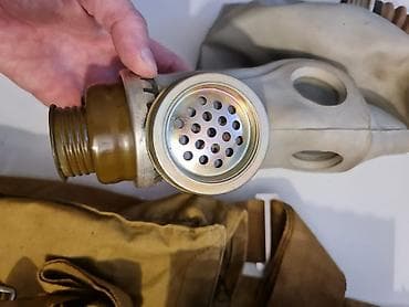 Sovet dövrünə aid qaz maskası dəsti Məhsulun tərkibi: - Kauçukdan — 9