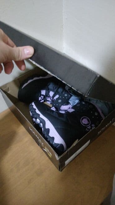 uşaq yelencek: Uşaq qış çəkməsi - Rəng: qara, açıq bənövşəyi detallarla - İçlik — 1