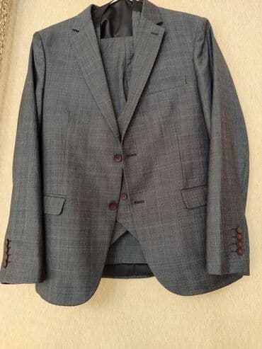 kişi ucun klassik qara kostyum: Kişi üçün üçlü kostyum. Bu materyalda maraqlana bilərsiz bahadı — 3