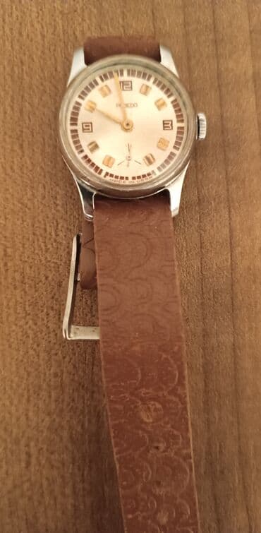 ayaq ustu saat: Qol Mexaniki Əntiq saat 1945 il, Paslanmayan polad — 2