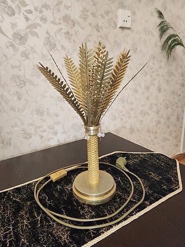 nar ceken aparat: Qızılı stolüstü lampa - Dizayn: Xurma yarpaqlarını xatırladan metal — 1