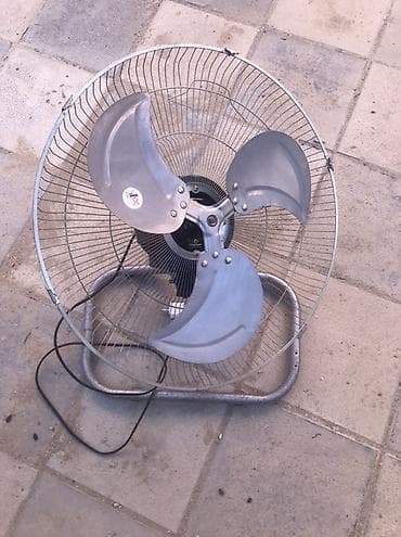 Sənaye tipli döşəmə ventilyatoru - Güclü elektrik mühərriki ilə