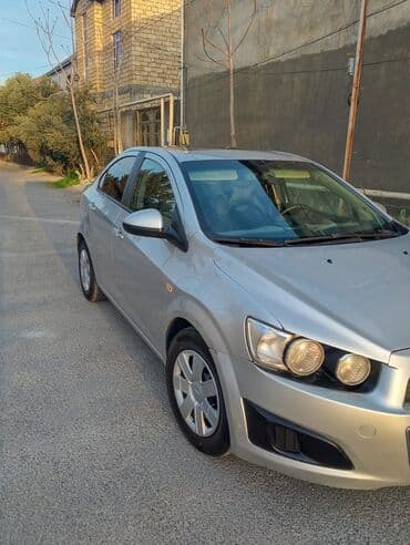 qadın üçün maşınlar: Chevrolet Aveo: 1.4 l | 2012 il 193600 km Sedan — 15