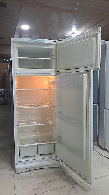 2 qapılı Indesit Soyuducu Satılır, rəng - Ağ