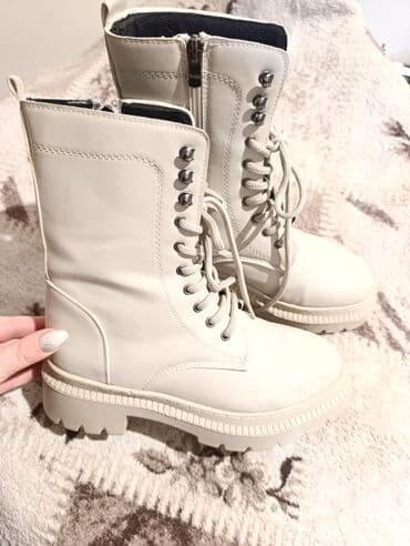 Toy paltarları və aksesuarları: Ağ rəngli qadın botları - Model: bağlamalı və yan tərəfdən fermerli — 1