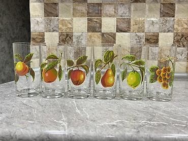 cex xrustali: Çexiya istehsalı su dolçası və 6 stəkanə Sovet istehsalı — 2