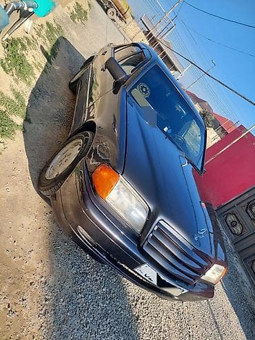 Mercedes-Benz C-Class: 2.2 l | 1995 il Sedan