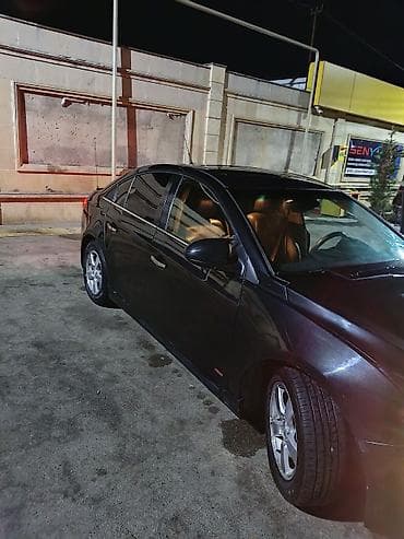 e 3 2: Chevrolet Cruze LT sedan - Kuzov: 4 qapılı sedan, qara rəng - Paket — 4
