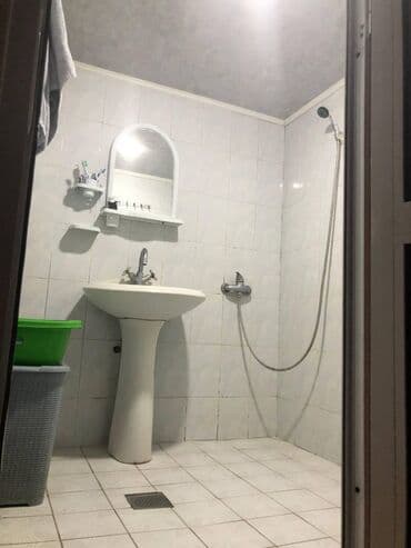 sumqayit 13 mkr: Bakı, Qaraçuxur qəs., 5 otaqlı, Köhnə tikili, 110 kv. m — 10